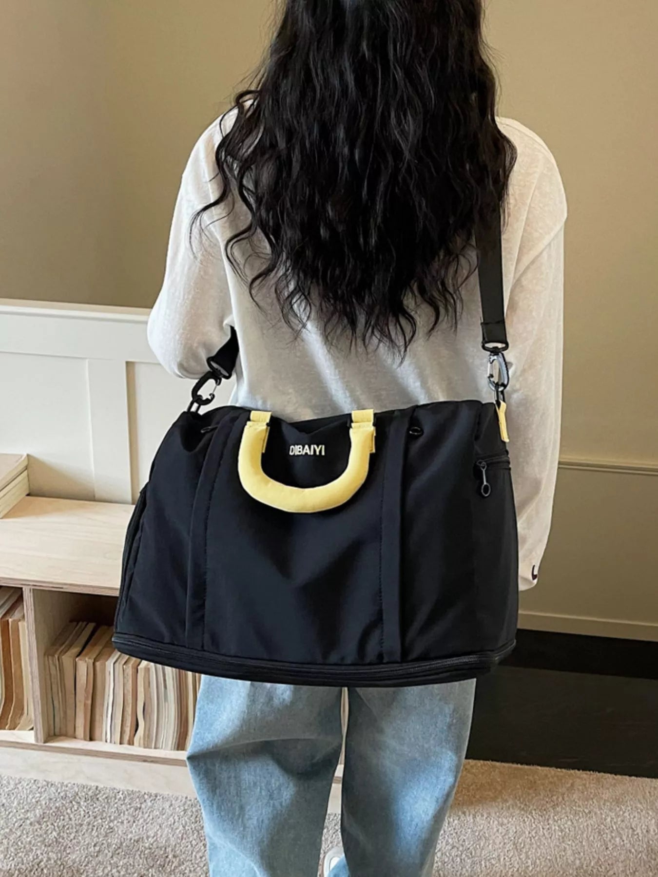 Durable Travel Duffel Bag with Comfortable Contrast Handle