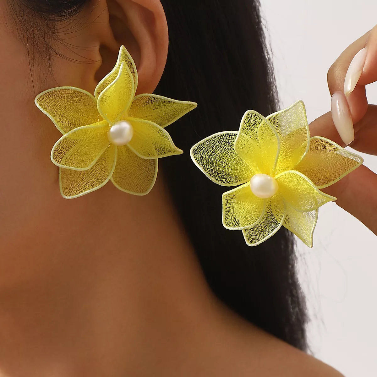 Flower Pearl Stud Earrings